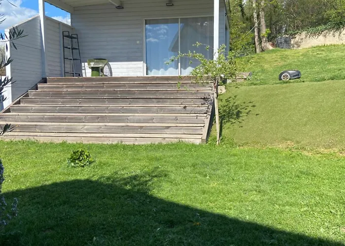 Bungalow Dans Le Jardin